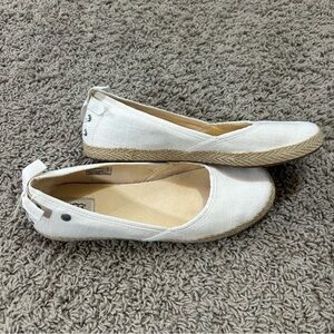 UGG Australia Women's 9.5 Shoes Beige Canvass Indah Espadrille Slip on Flat